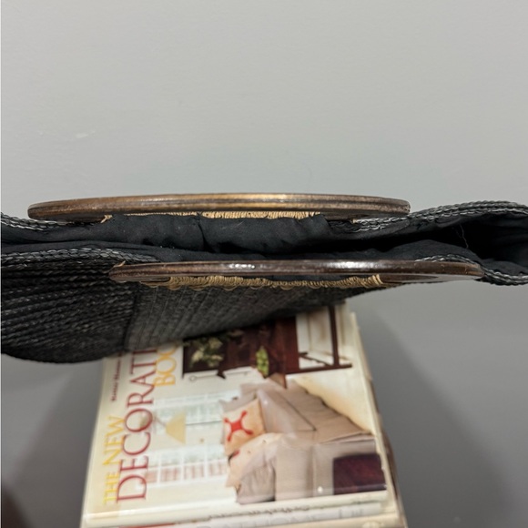 Elegant Black Woven Tote Bag with Wooden Handles - Picture 5 of 11